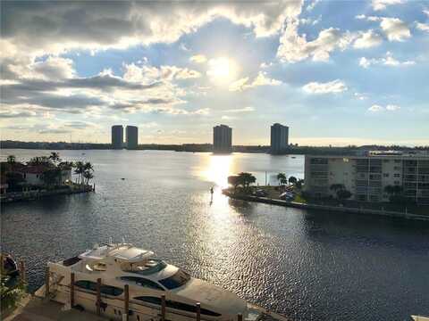 1000 W Island Blvd, Aventura, FL 33160