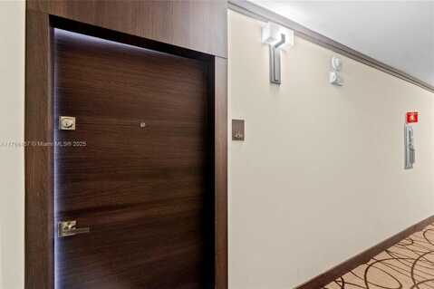 20505 E Country Club Dr, Aventura, FL 33180