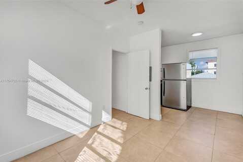 1060 SW 2nd St, Miami, FL 33130