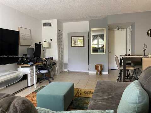1425 Arthur St, Hollywood, FL 33020