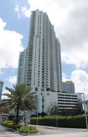 90 SW 3rd St, Miami, FL 33130