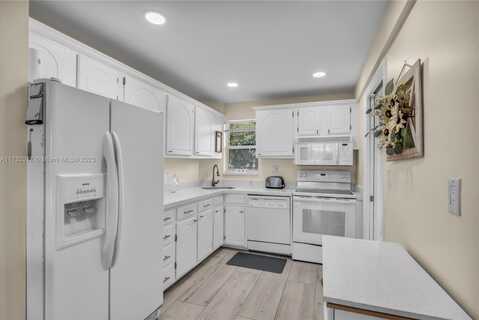 8900 Washington Blvd, Pembroke Pines, FL 33025
