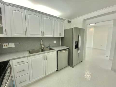 400 Kings Point Dr, Sunny Isles Beach, FL 33160