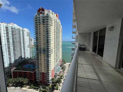 1200 Brickell Bay Dr, Miami, FL 33131