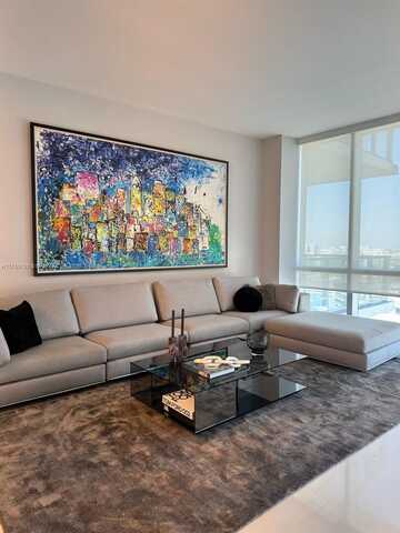 851 NE 1st Ave, Miami, FL 33132