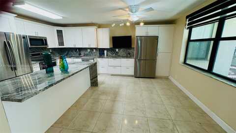 20381 NE 30th Ave, Aventura, FL 33180