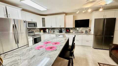 20381 NE 30th Ave, Aventura, FL 33180