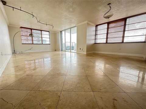2780 NE 183rd St, Aventura, FL 33160