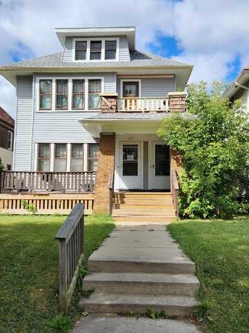 2471 N 50th St, Milwaukee, WI 53210