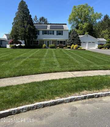 7 Colonial Court, Manalapan, NJ 07726