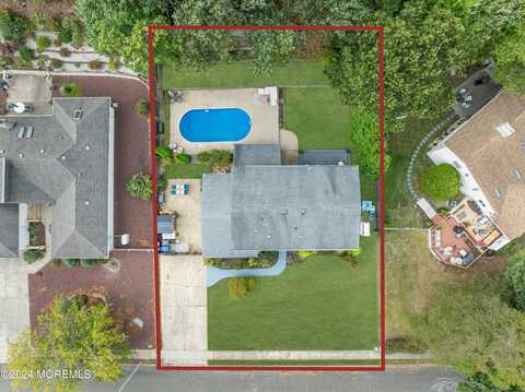 684 Mccormick Drive, Toms River, NJ 08753