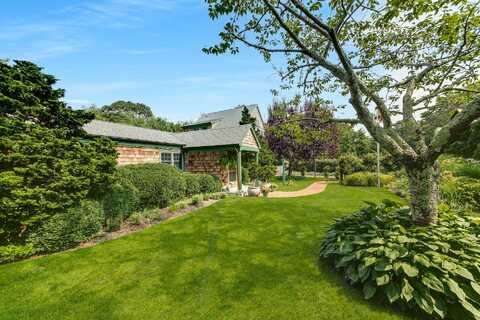 36 Whooping Hollow Road, East Hampton, NY 11937