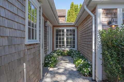 86 Pine Street, Southampton, NY 11968