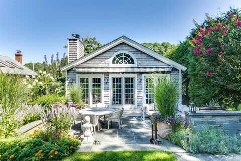 100 Flaggy Hole Road, East Hampton, NY 11937