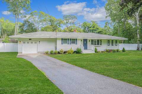 6 Rolling Hill Road, Hampton Bays, NY 11946