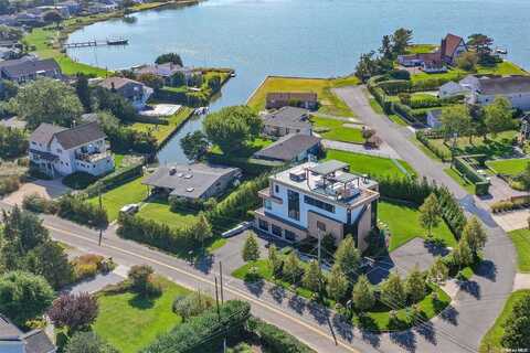 8 Middle Pond Lane, Southampton, NY 11968