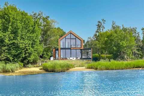 142 Towd Point Road, Southampton, NY 11968