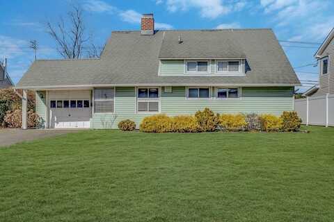 38 Walnut Lane, Hicksville, NY 11801