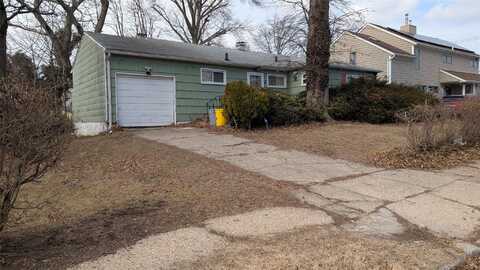 4 Hope Drive, Plainview, NY 11803