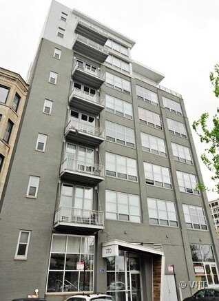 770 W Gladys Avenue, Chicago, IL 60661