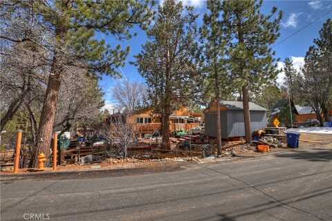 581 Highland Lane, Sugarloaf, CA 92386