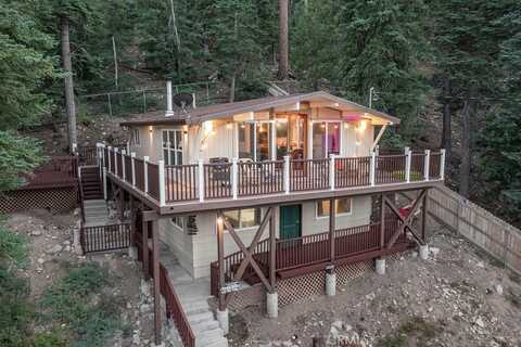 42997 Falls Avenue, Big Bear Lake, CA 92315