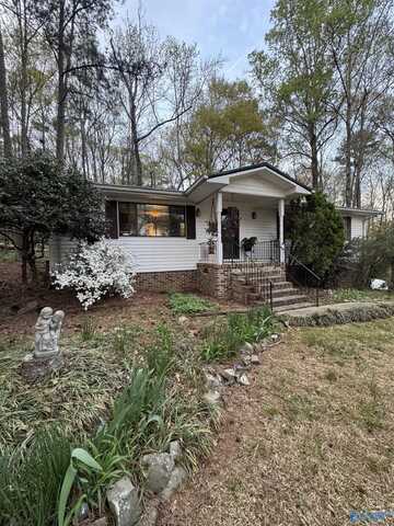 421 Riverton Drive, Rainbow City, AL 35906