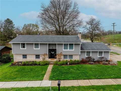 930 3rd Street NE, New Philadelphia, OH 44663