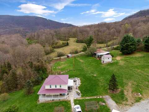 250 E ROBERTSON MOUNTAIN Road, Narrows, VA 24124