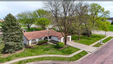 709 Brooks Dr, Vermillion, SD 57069