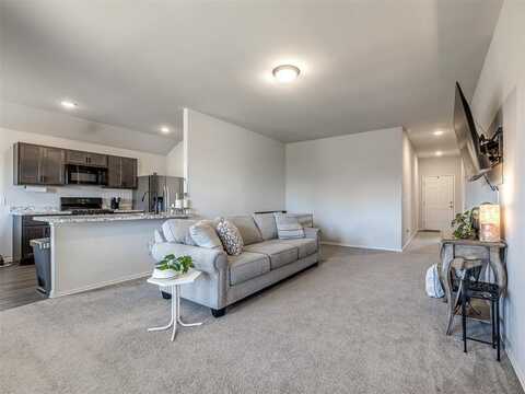 1108 S Blackjack Lane, Mustang, OK 73064