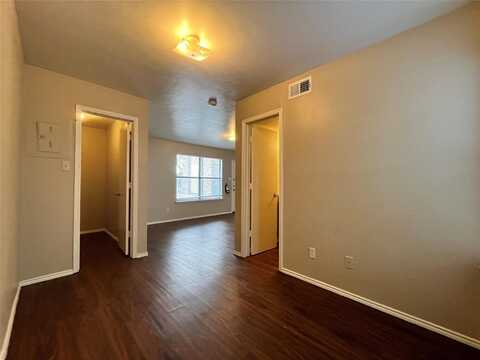 2526 W Prairie Street, Denton, TX 76201