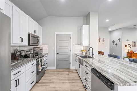 2500 Creek Drive, Granbury, TX 76048