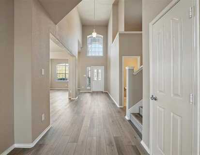 804 Starling Lane, Aubrey, TX 76227