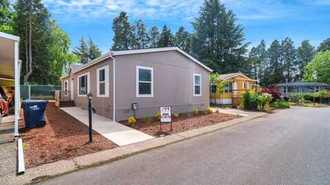 1800 Lakewood Ct, Eugene, OR 97402
