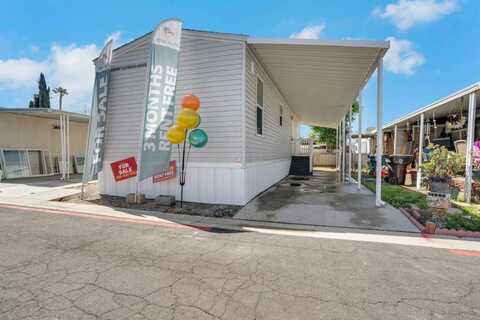 560 W Pleasant Ave, Tulare, CA 93274
