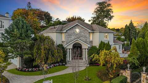 35 Julieann Court, Staten Island, NY 10304