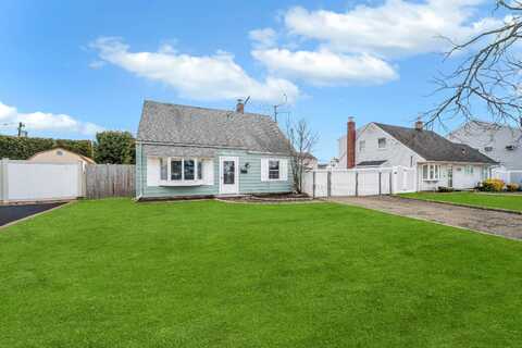 95 Saddle Lane, Levittown, NY 11756