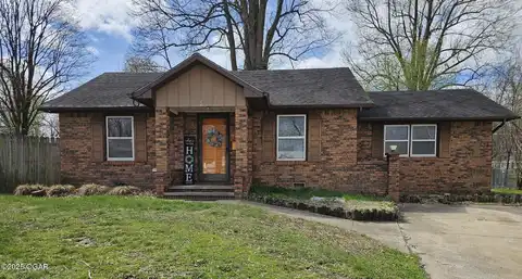 902 Warwick Court, Neosho, MO 64850