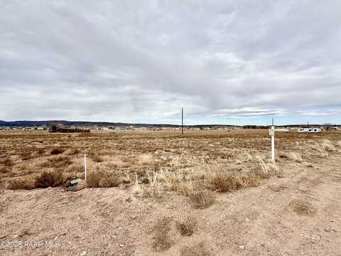 390 W Hawaii Road, Paulden, AZ 86334