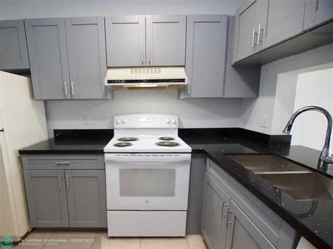 7355 Woodmont Ter, Tamarac, FL 33321