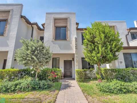 879 NE 211th St, Miami, FL 33179