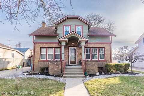 421 E CLINTON Street, Howell, MI 48843