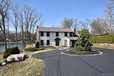 2398 E HAMMOND LAKE Drive, Bloomfield Hills, MI 48302