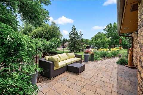 7070 Robinwood Trail, Woodbury, MN 55125