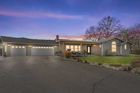 2911 Heritage Road, Central Point, OR 97502
