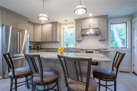 5 Gillies Court, Newport, RI 02840