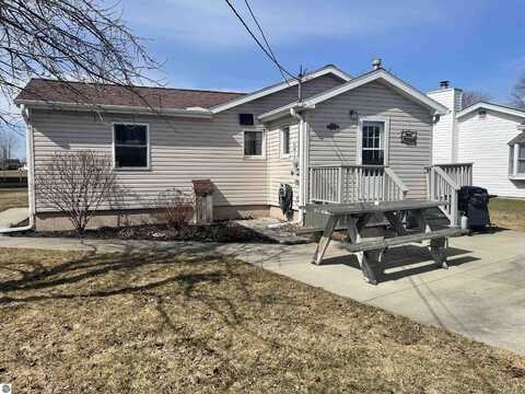 1684 S Riverside Drive, Au Gres, MI 48703