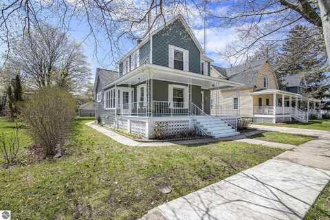 622 Leelanau Avenue, Frankfort, MI 49635
