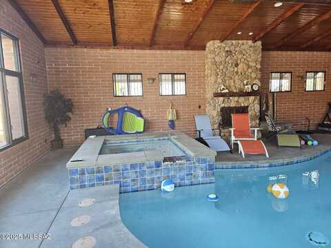 7040 N Montecatina Drive, Tucson, AZ 85704